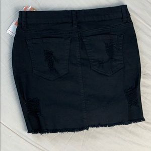 Distressed Raw-hem basic mini denim skirt